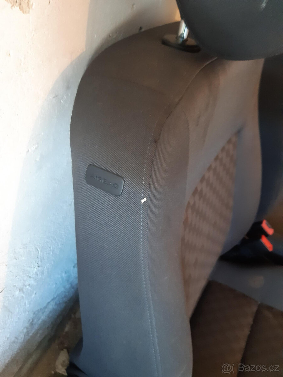 AUDI A6 C5 - sedačky + roleta - 6