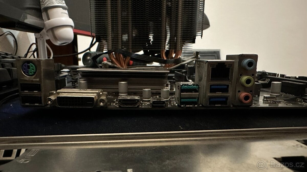 ASUS PRIME B450-PLUS + Ryzen 5 5600X (6C/12T) - 6