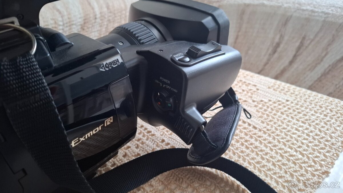 Sony HXR-MC2000 - 6