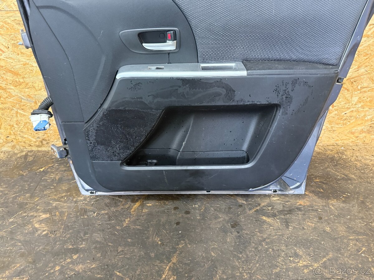 KOMPLETNÍ PRAVÉ PŘEDNÍ DVEŘE MAZDA 5 - 6