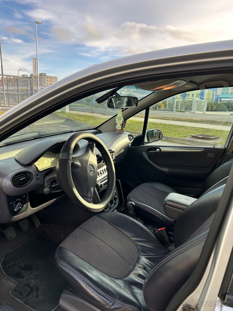 Mercedes a190 - 6