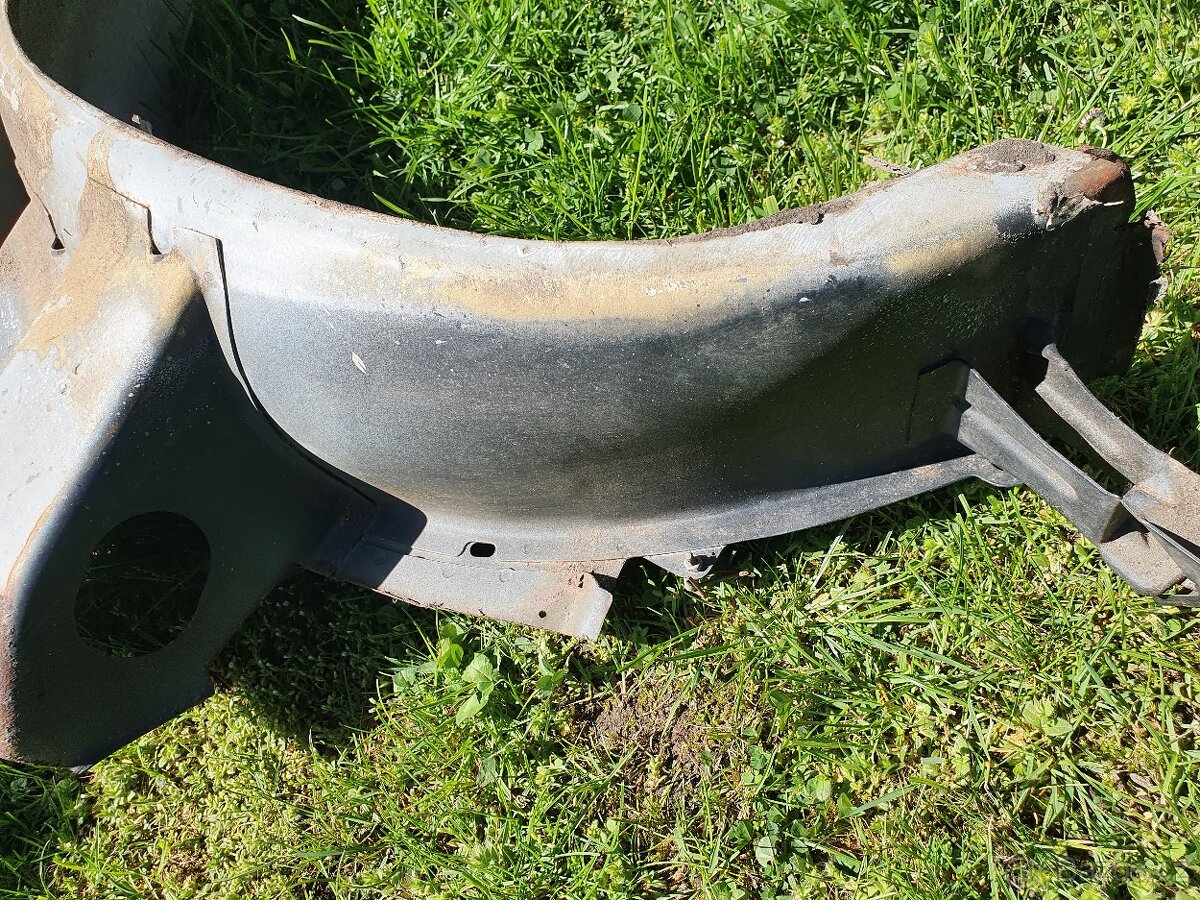 Mercedes W124 pravý zadní blatník kombi - 6