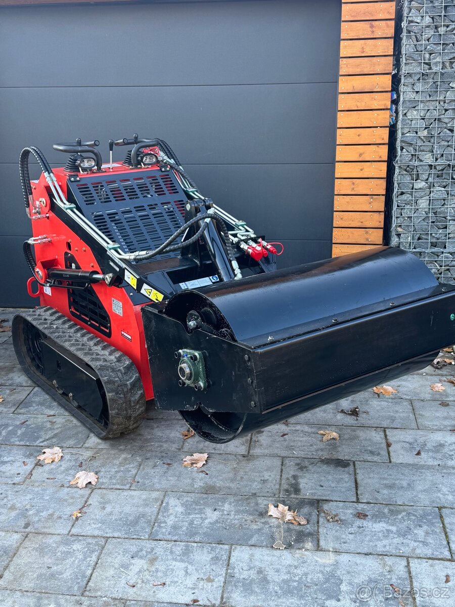 Vibrační válec hladký pro mininakladač - 6