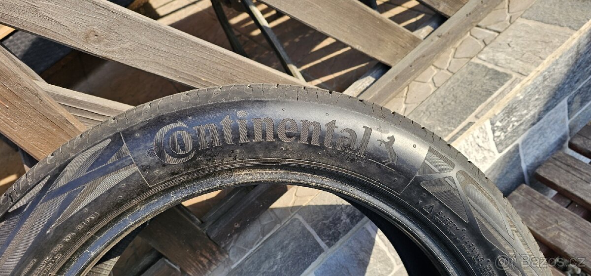 Prodám pneu Continental 235/50R19 - 6