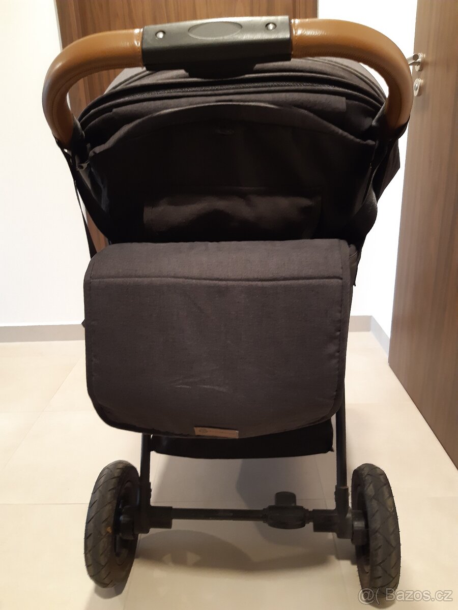 Sportovní kočárek Petite&Mars Move II AIR - 6