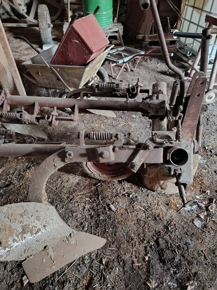 lištová sekačka MF 70 , pluh za traktor a výfuk na seno - 6