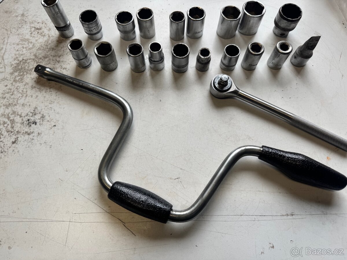 Kolovrátek Tona 1/2" + hlavice 1/2" + ráčna 3/8" - 6