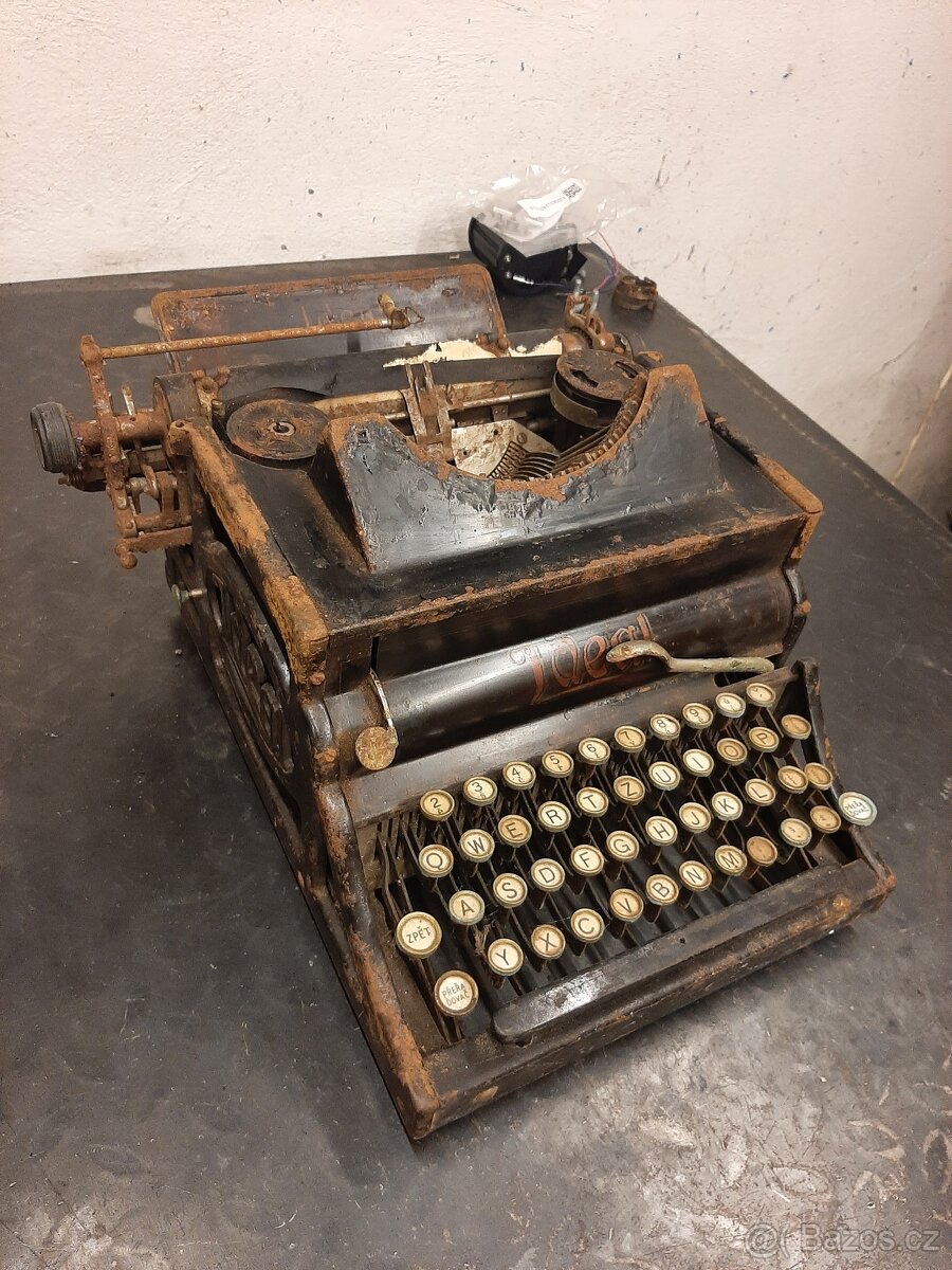 Psací stroj IDEAL - 6