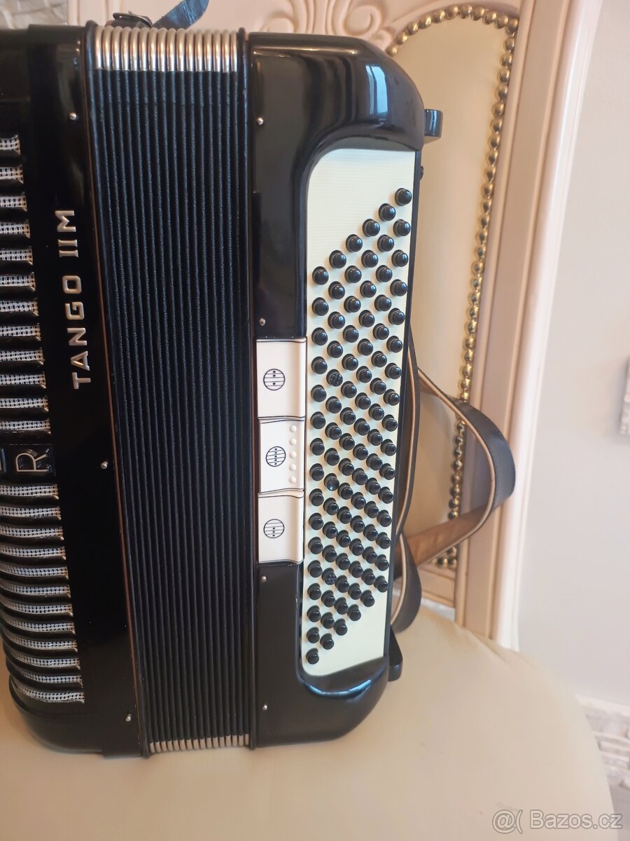 Opravář prodává akordeon Hohner 96 basů - 6