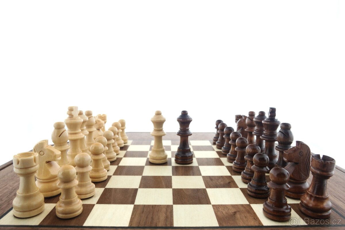 Dřevěná šachovnice Octagon 34x34 cm s magnetickými figurkami - 6