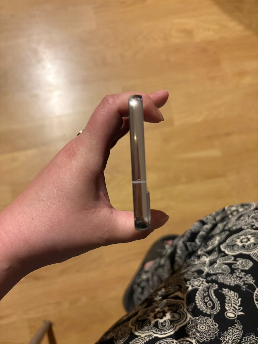 Samsung Galaxy S22+ - 6