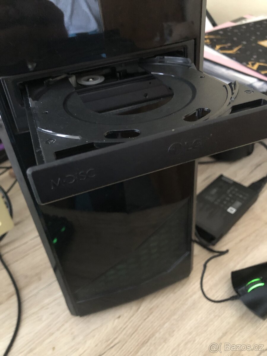 Počítač a monitor - 6