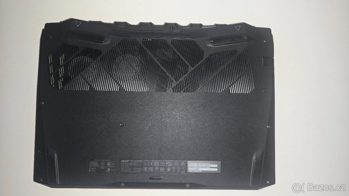 Herní notebook Acer Nitro 5 – Ryzen 5, Radeon RX 560X, 12 GB - 6