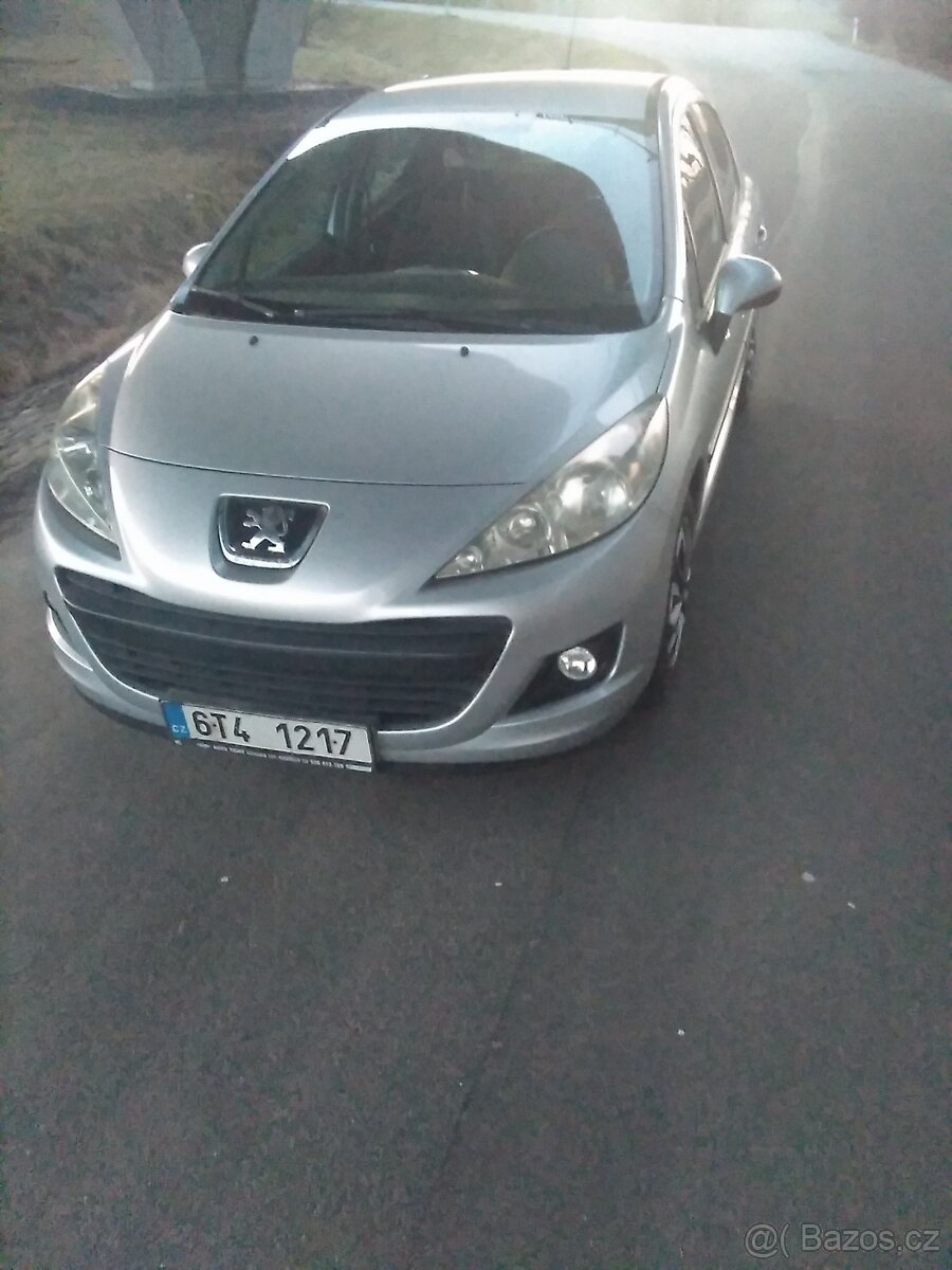Peugeot 207 , 1.4 i - 6
