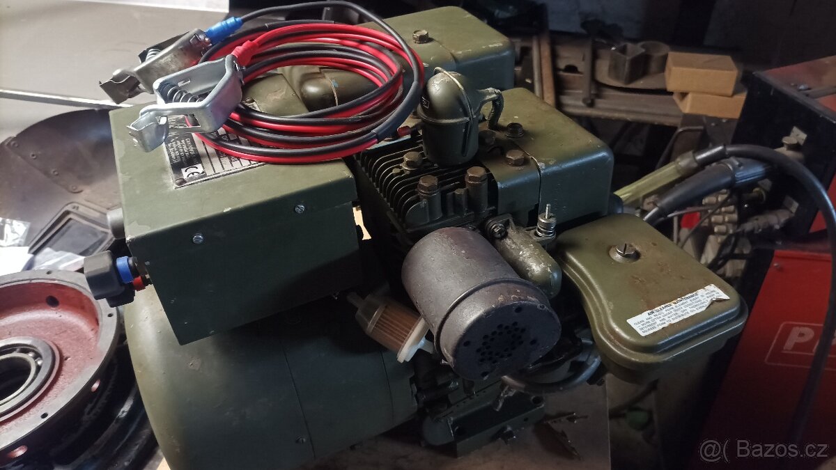 Motorový nabíječ baterií -akumulatoru - 6