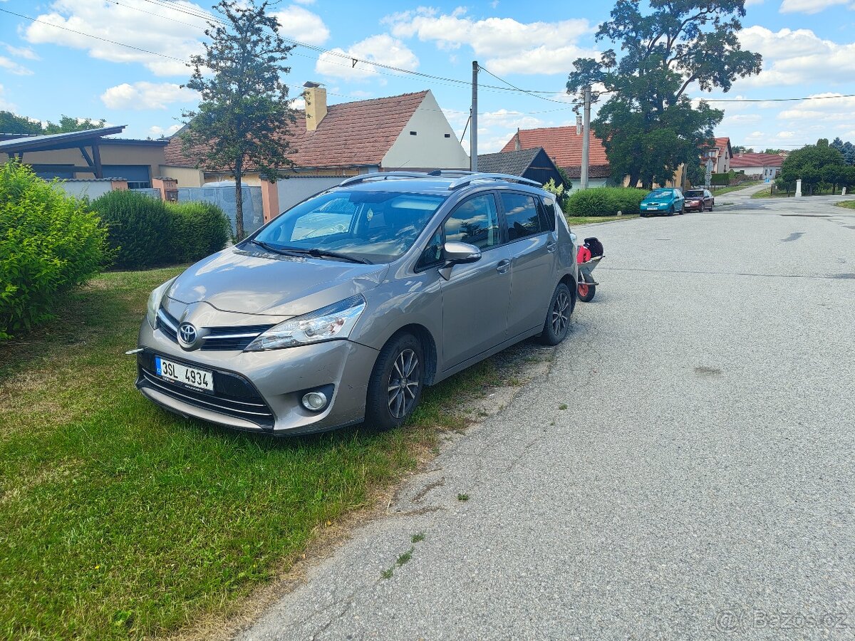 Prodám Toyota verso r.v.2015 - 6