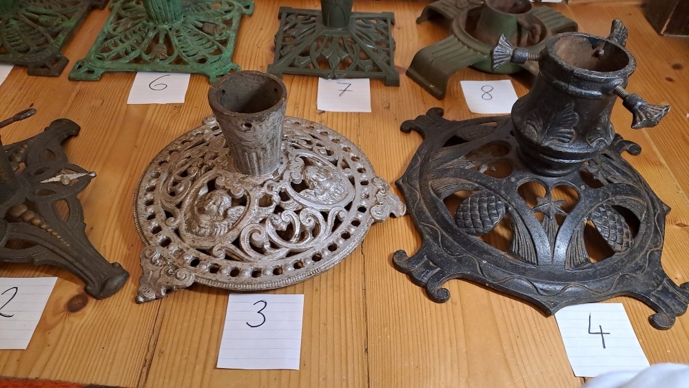 STARÉ VÁNOČNÍ LITINOVÉ STOJÁNKY 8 kusů - 6