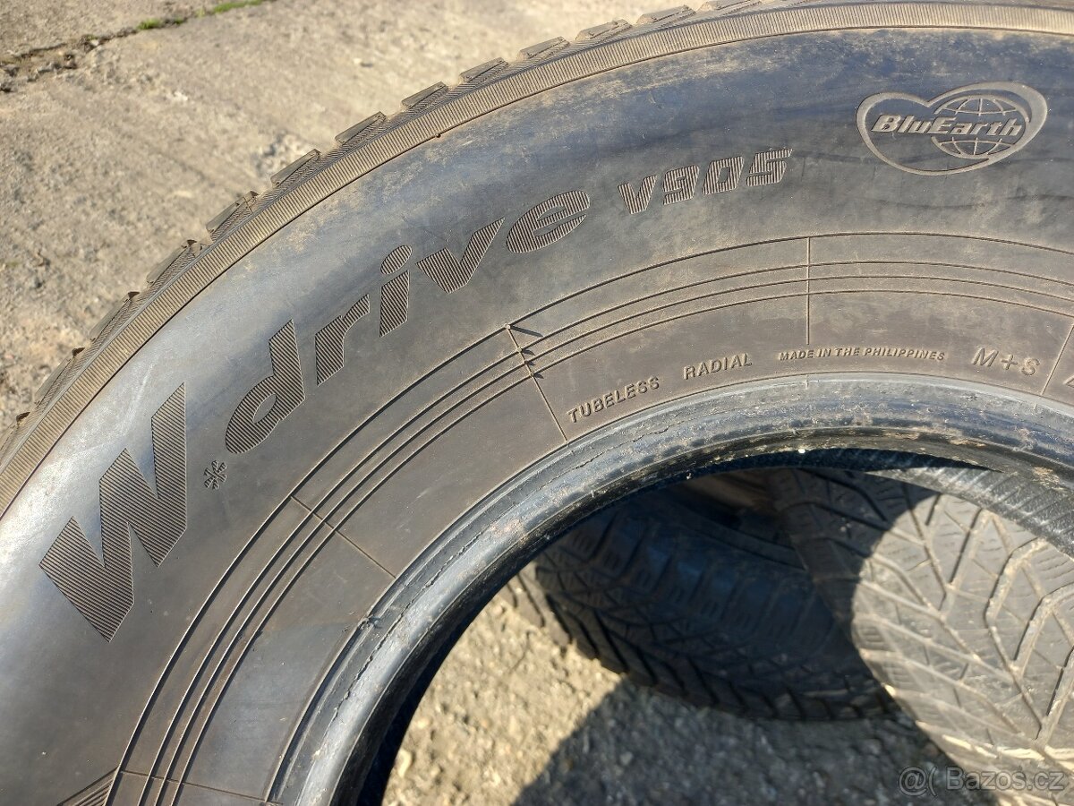 Prodám zimní pneu 215/80 r15 - 6