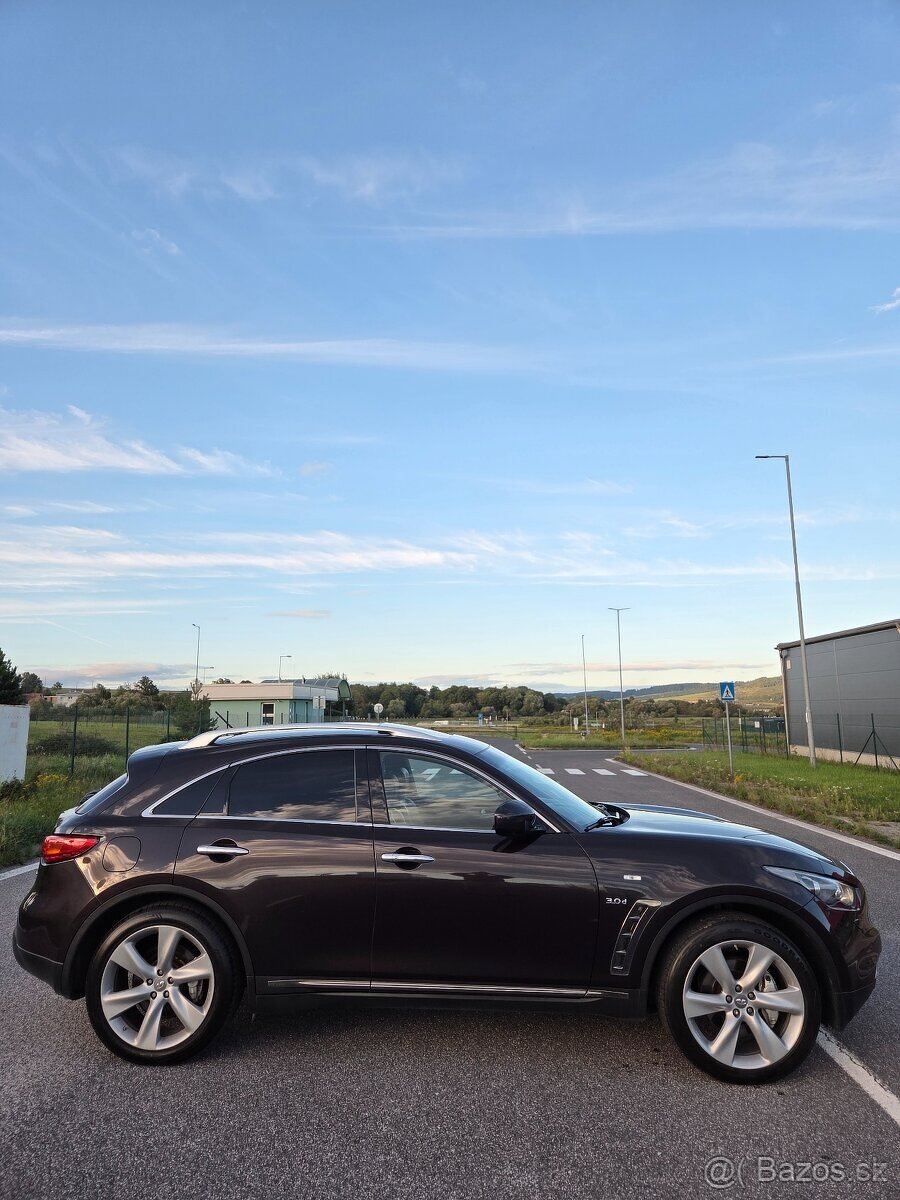 Infiniti QX70 S - 6