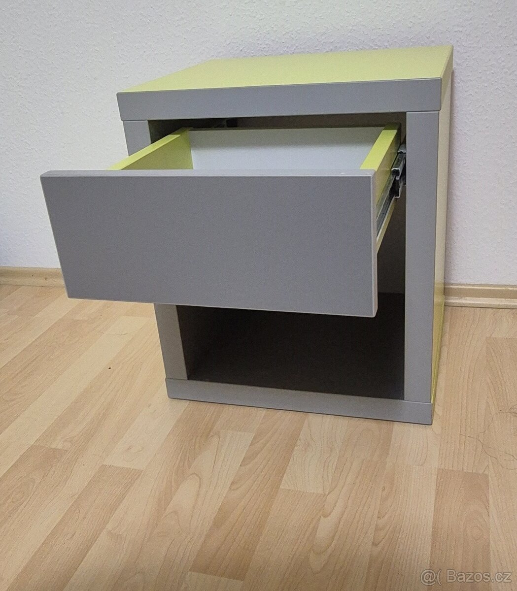 Rozkládací postel + noční stolek - 6