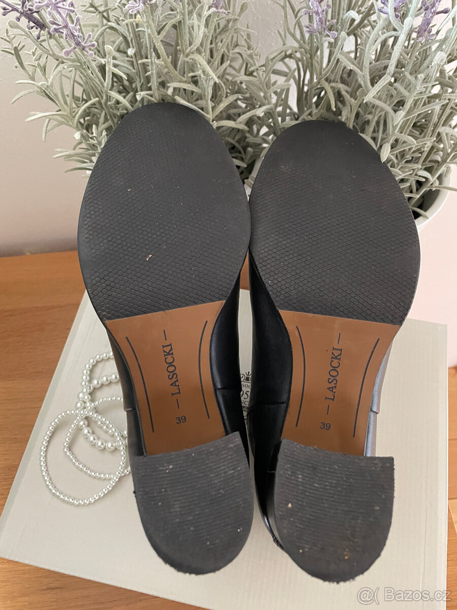 Elegantní černé kožené boty na silnějším podpatku Lasocki 39 - 6