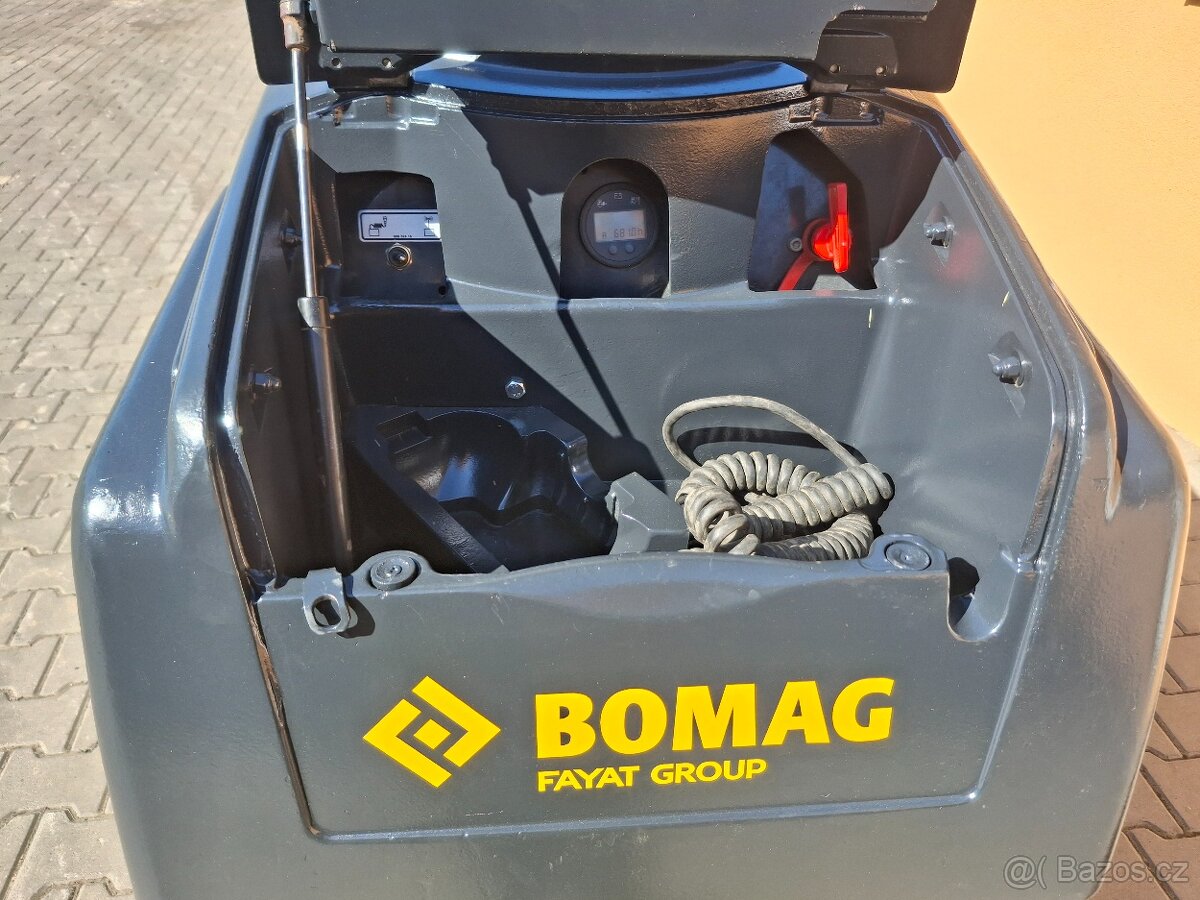 Vibrační válec ježkový Bomag BMP8500 - 6