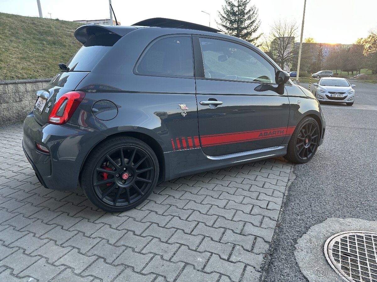 ABARTH 695 36000KM AKRAPOVIČ PRAVIDELNÝ SERVIS TOP STAV - 6