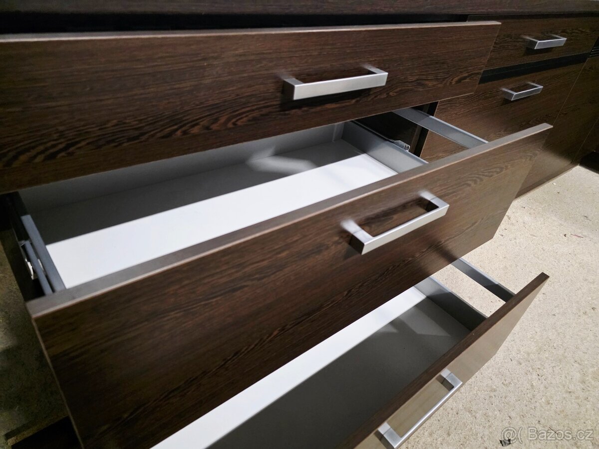 Kuchyně se spotřebiči - 6