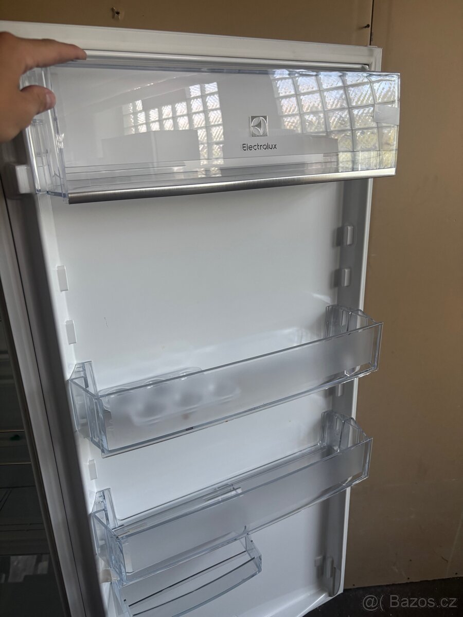 Lednice Electrolux vestavná - 6