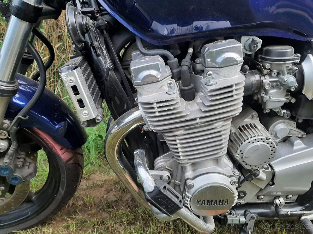 Yamaha XJR 1300 lehce bouraná - 6
