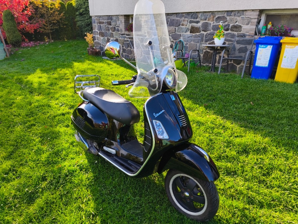 Vespa GTS 300 i.e. (2013) pěkná + doplňky + komplet servis - 6
