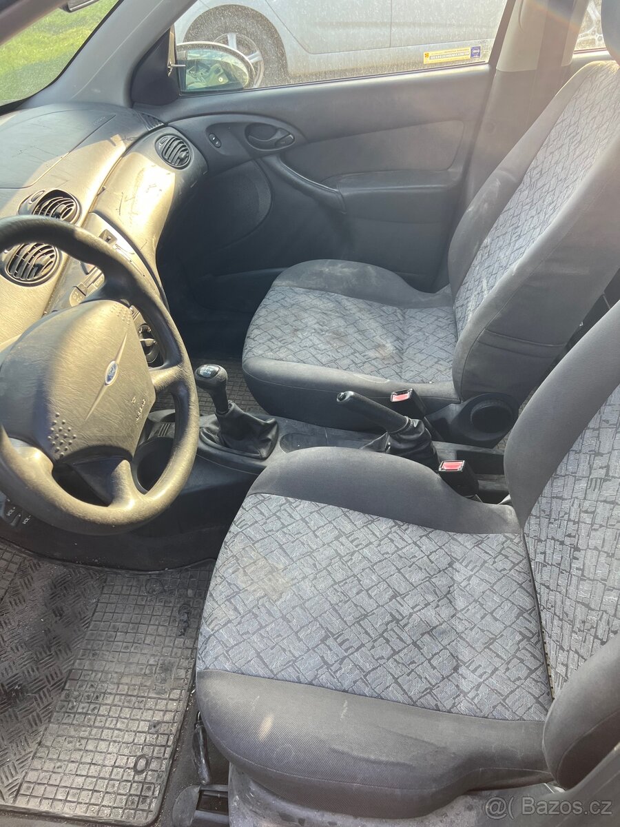 Ford focus 1.6 - 6