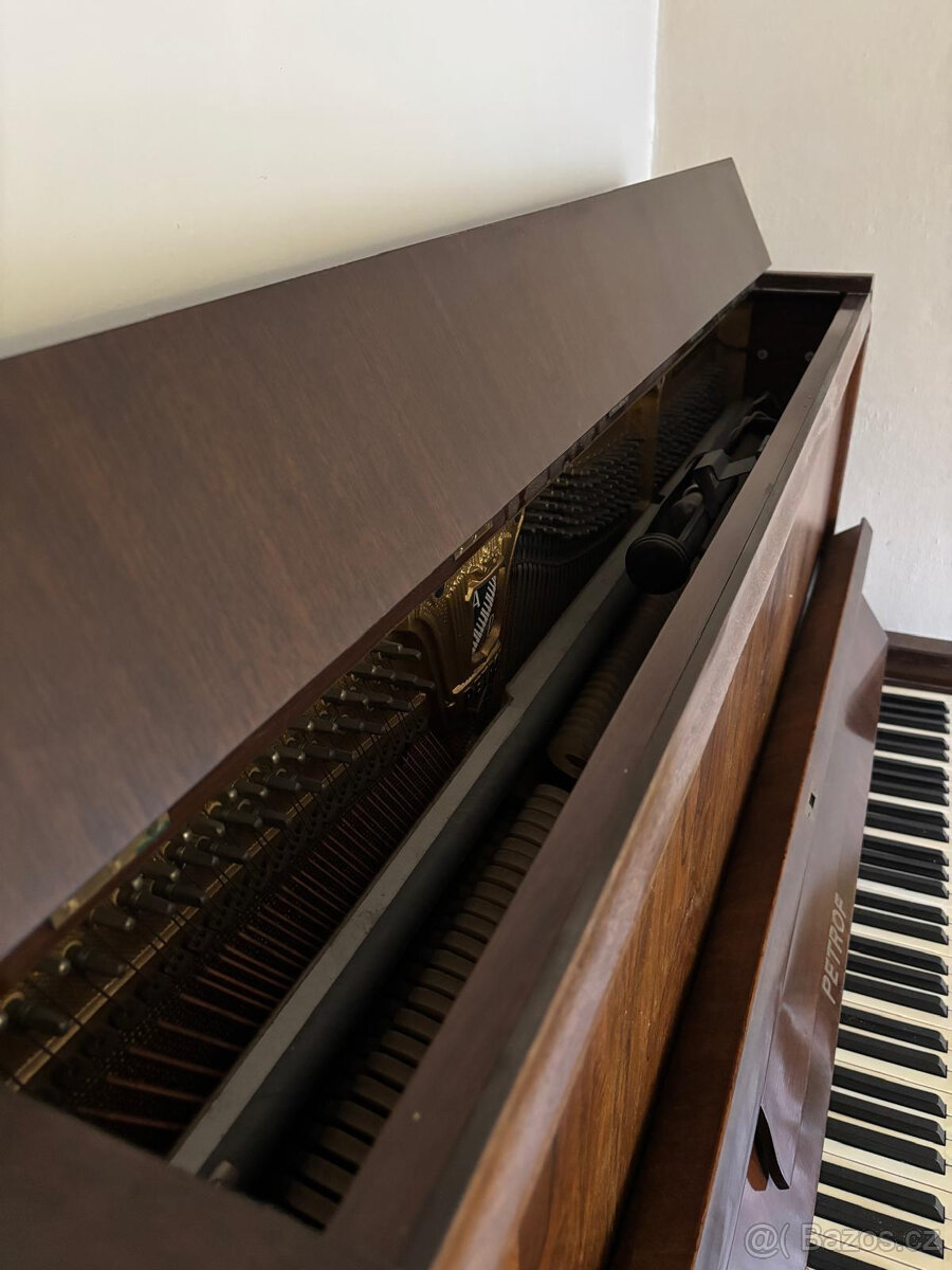 KLAVÍR PETROF - 6