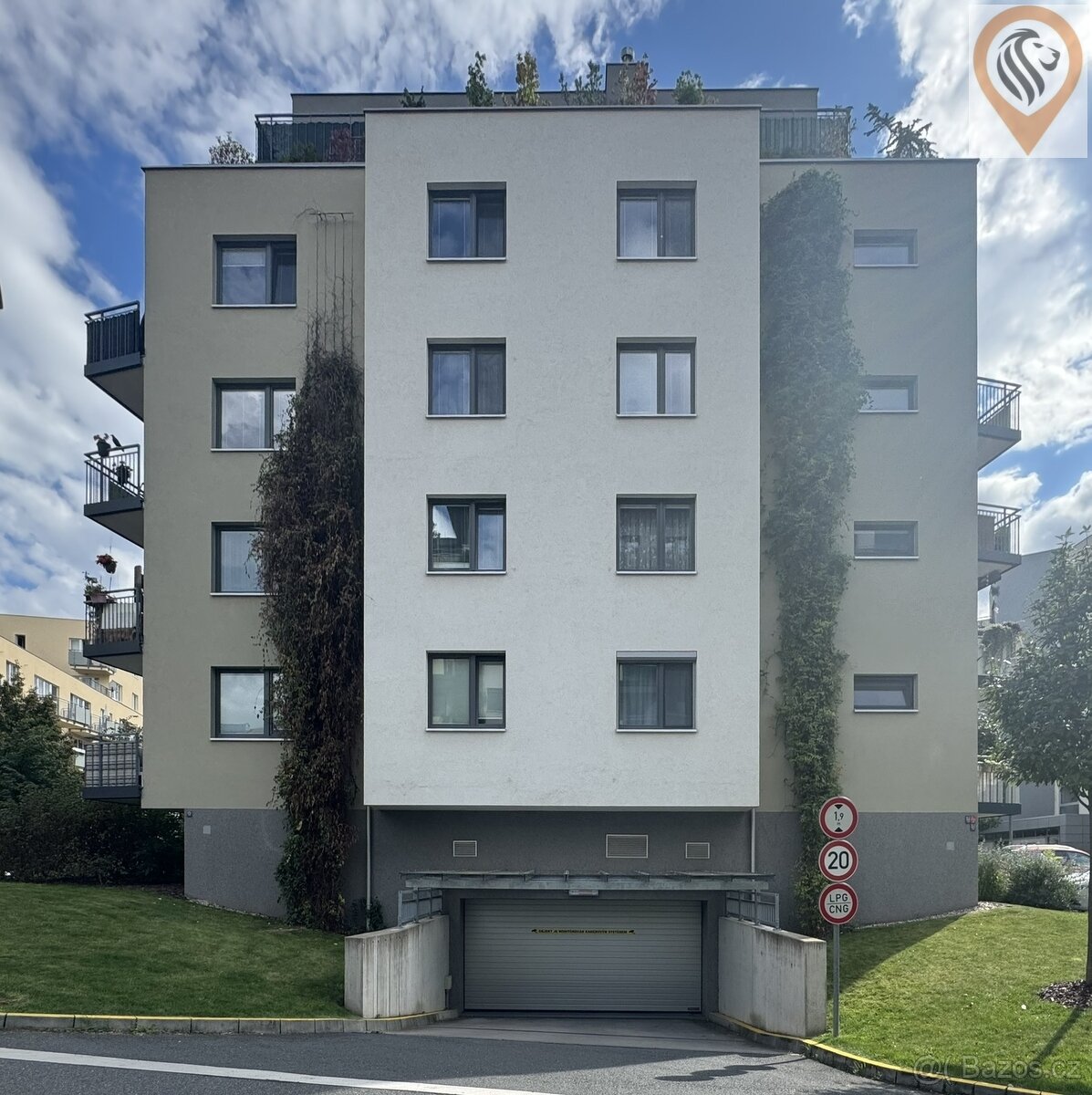 Pronájem garážového stání 15 m² - 6