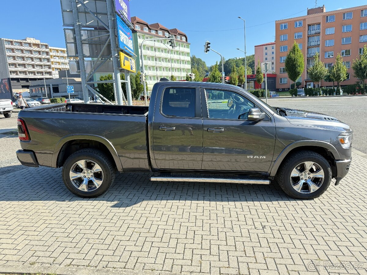 Dodge RAM 1500 5.7 V8 HEMI--2019--Laramie--kůže--96.000km - 6