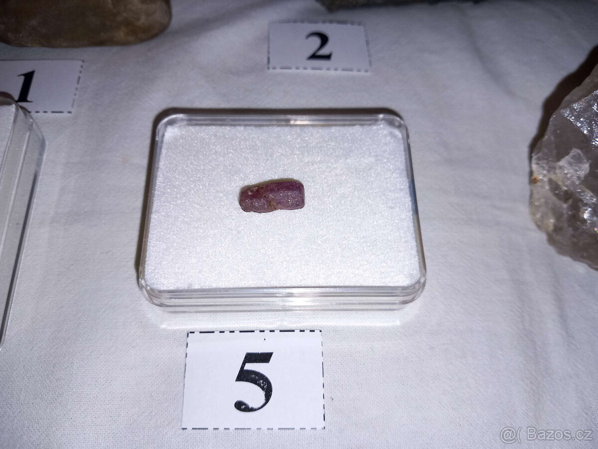 T06 Sbírka minerálů - drahokamové odrůdy minerálů - 6