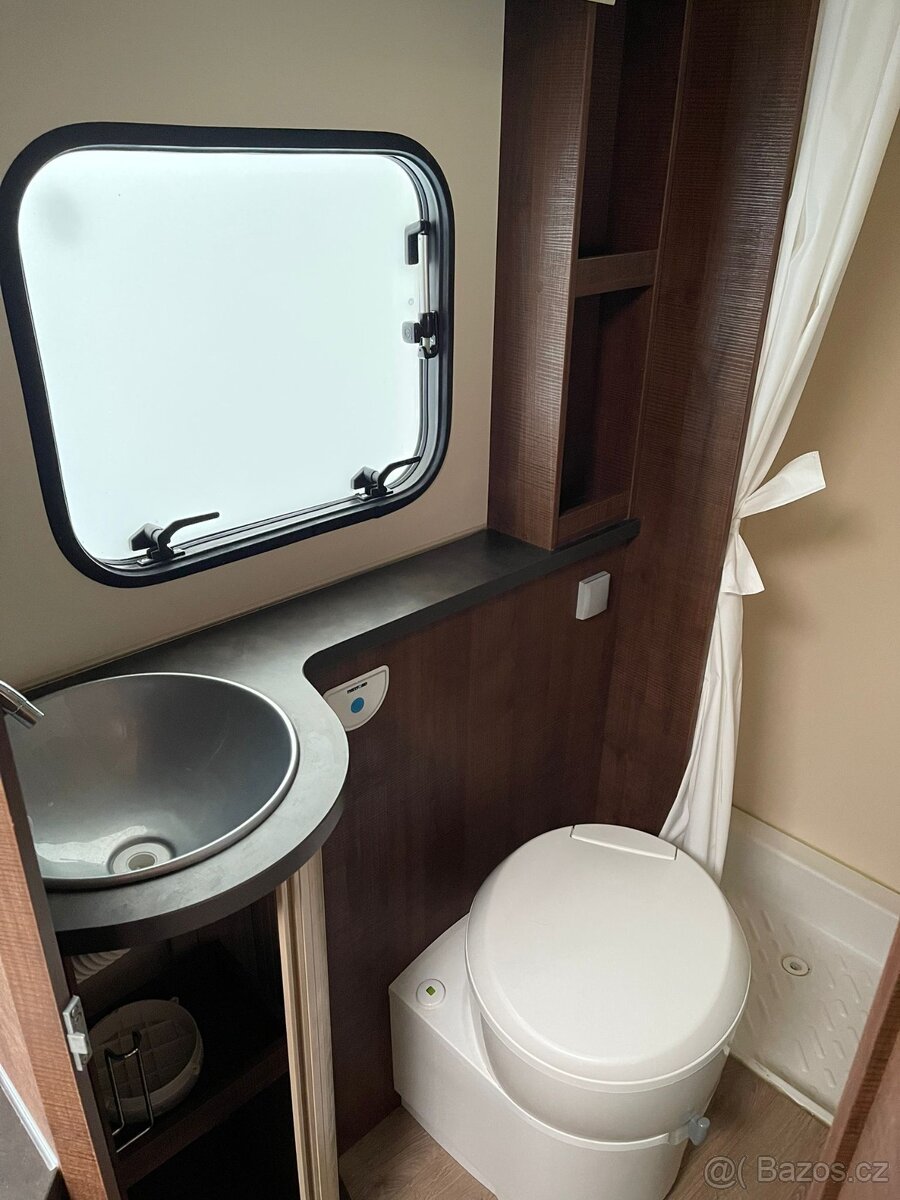 Obytný vůz alkovna XGO - 6