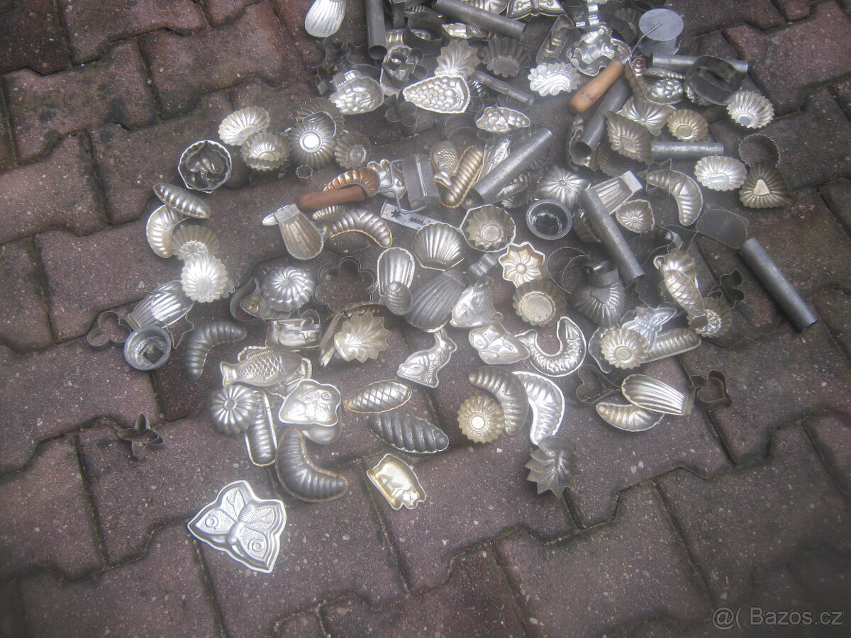 Prodám staré a starší vánoční formičky na cukroví. - 6