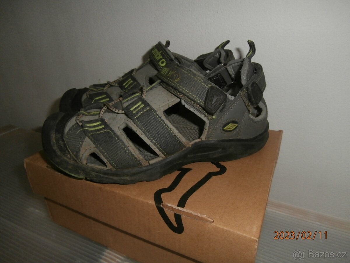 Sandále 33 / 19,5 - 21 cm a žabky 26 - 27 / 17,5 cm - 6