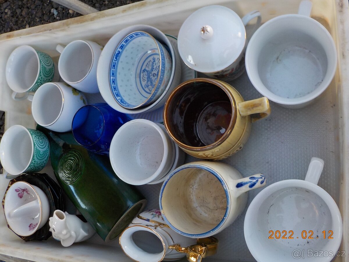 Porcelánový čajový servis,trocha plastiky a jiné - 6