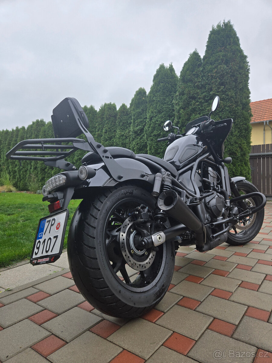 Prodám nově zajetou Hondu Rebel 1100, mraky doplňků - 6