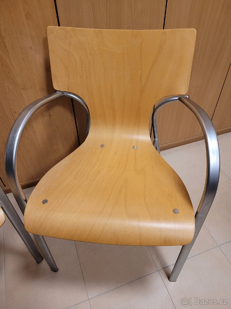 2 stohovatelné židle, dřevo/kov.nohy, 200 Kč/ks. - 6