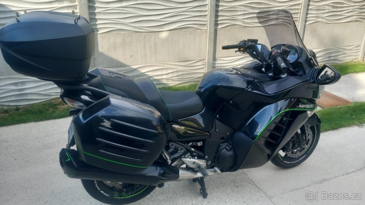 Kawasaki GTR 1400 - 6
