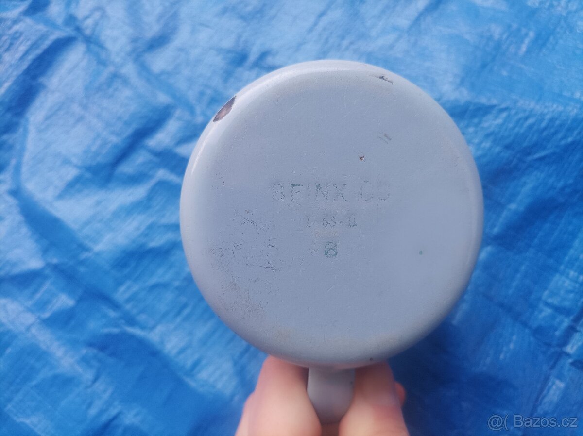Smaltovaný světle modrý hrnek, průměr 8 cm - 6