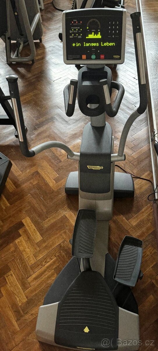 Fitness stroje - zařízení z fitness centra - 6