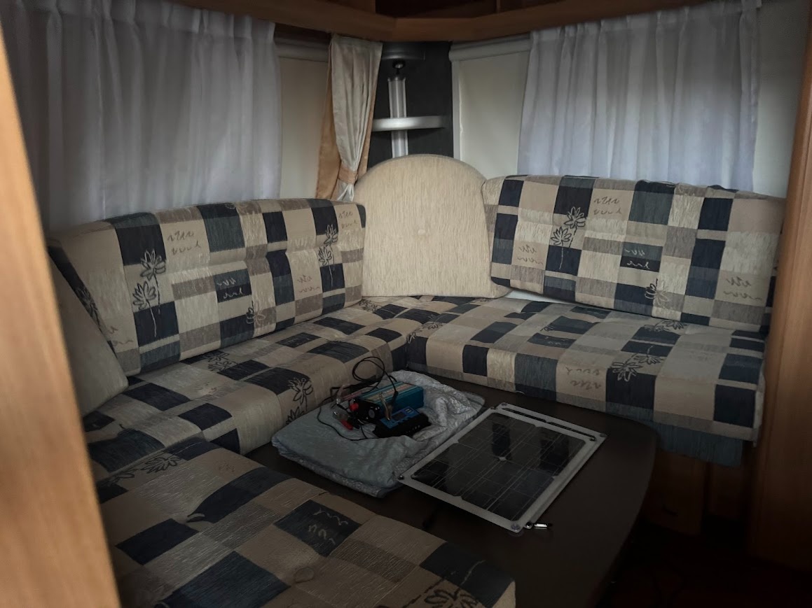 Prodám karavan Hobby DeLuxe 455 UF . Top stav - 6