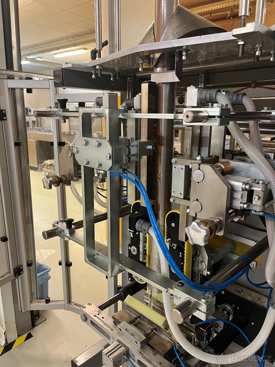 vertikální plnicí/uzavírací stroj - 6
