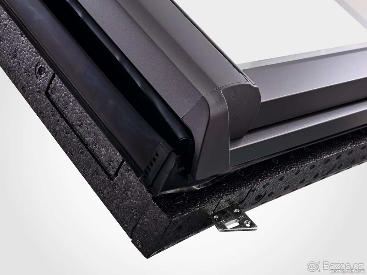 NOVÉ střešní okno ROTO - 114x140 - včetně oplechování - 6