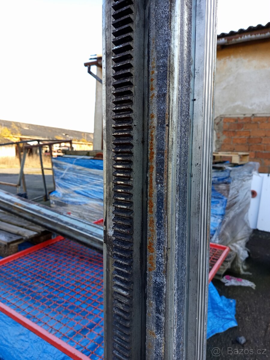 Sloup s ozubeným hřebenem - 6