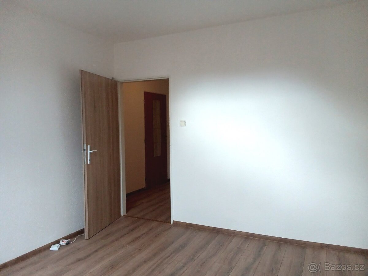 Byt 1+1, Závodu míru Karlovy Vary-Stará Role - 6